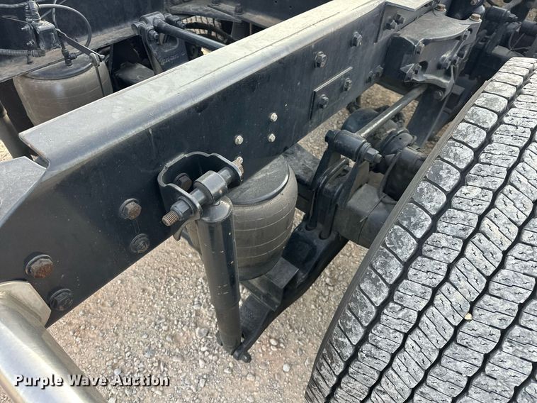 image for item ER4864 2021 Kenworth T680 semi truck