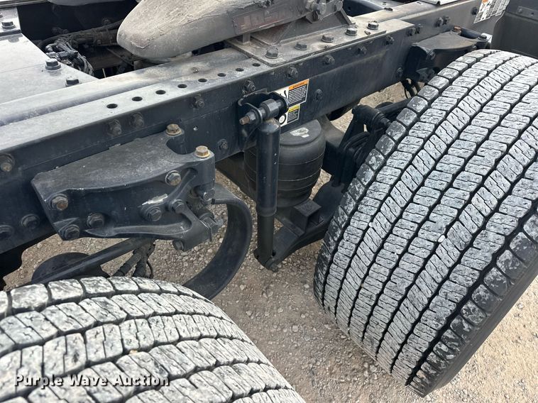 image for item ER4864 2021 Kenworth T680 semi truck