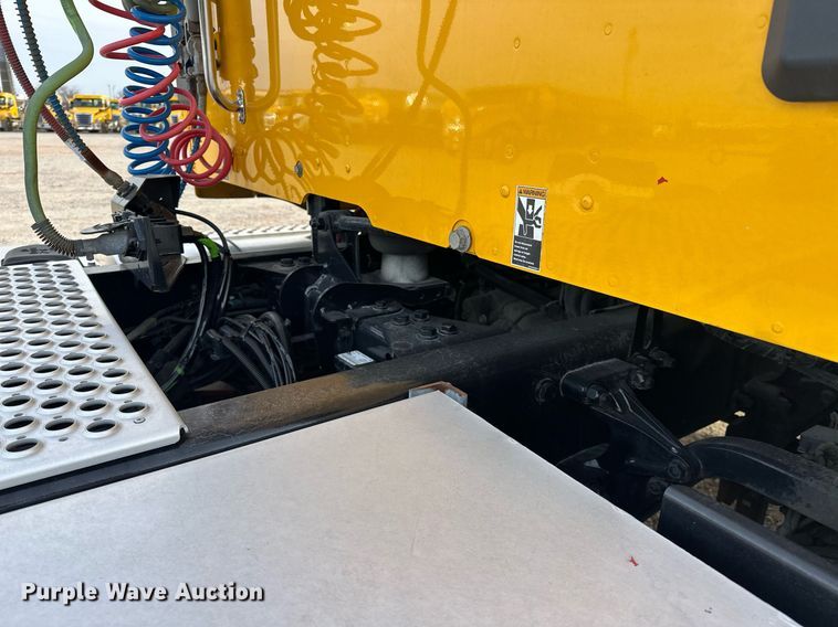 image for item ER4864 2021 Kenworth T680 semi truck