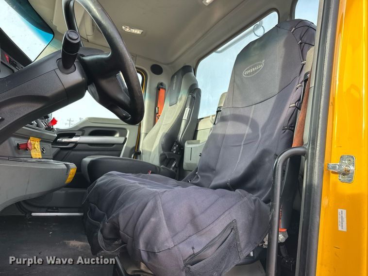 image for item ER4864 2021 Kenworth T680 semi truck