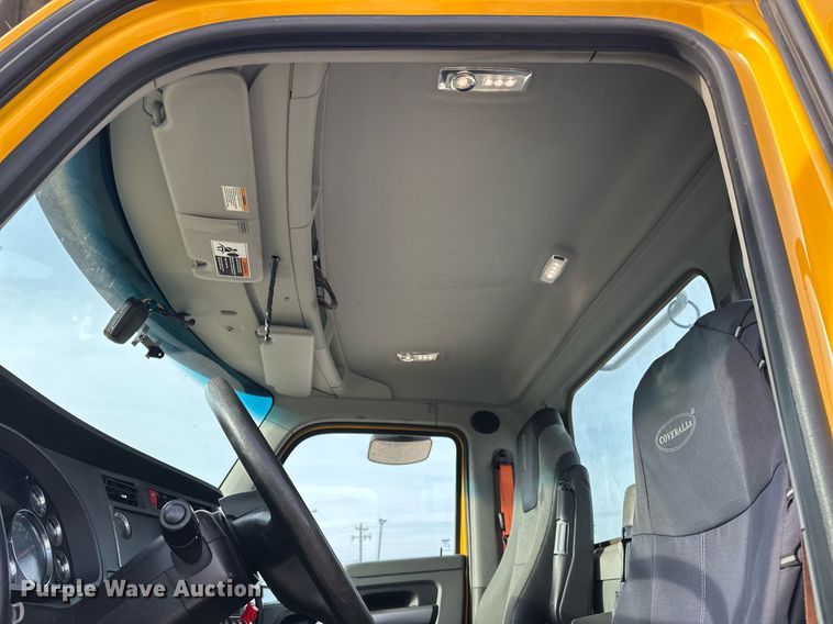 image for item ER4864 2021 Kenworth T680 semi truck