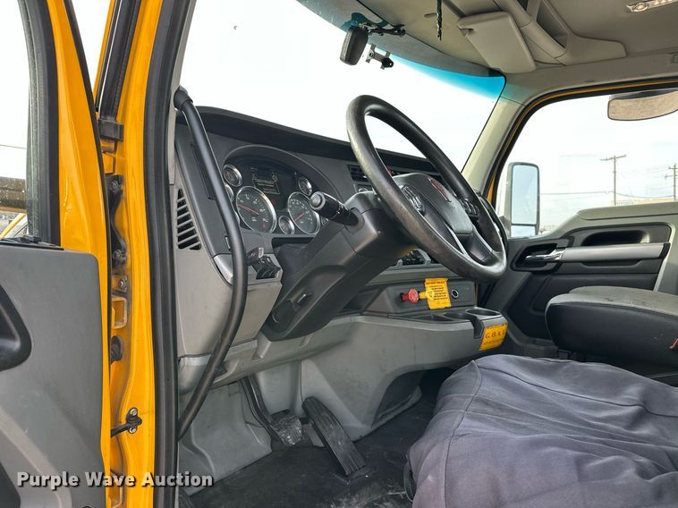 image for item ER4864 2021 Kenworth T680 semi truck