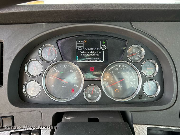 image for item ER4864 2021 Kenworth T680 semi truck