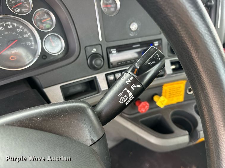 image for item ER4864 2021 Kenworth T680 semi truck