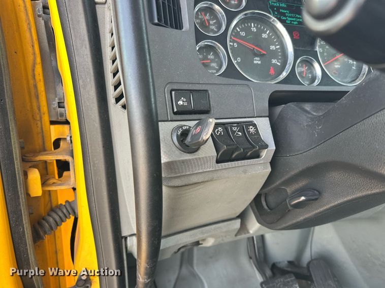 image for item ER4864 2021 Kenworth T680 semi truck