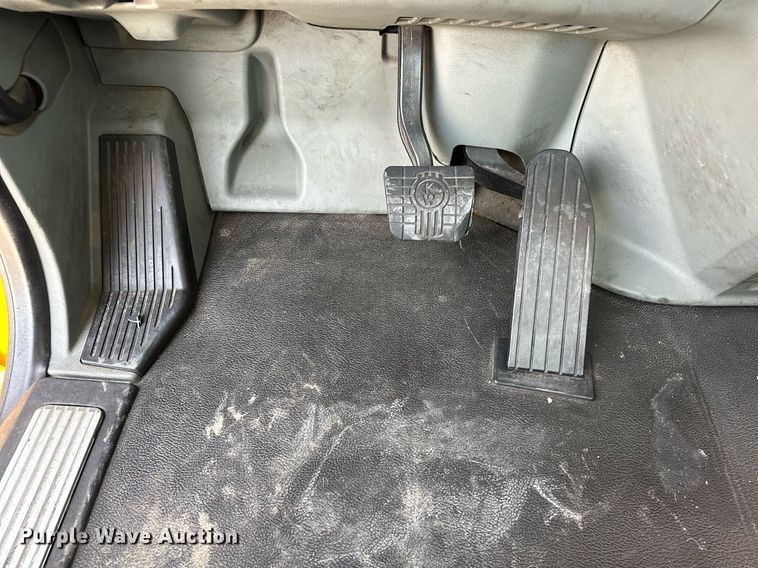 image for item ER4864 2021 Kenworth T680 semi truck