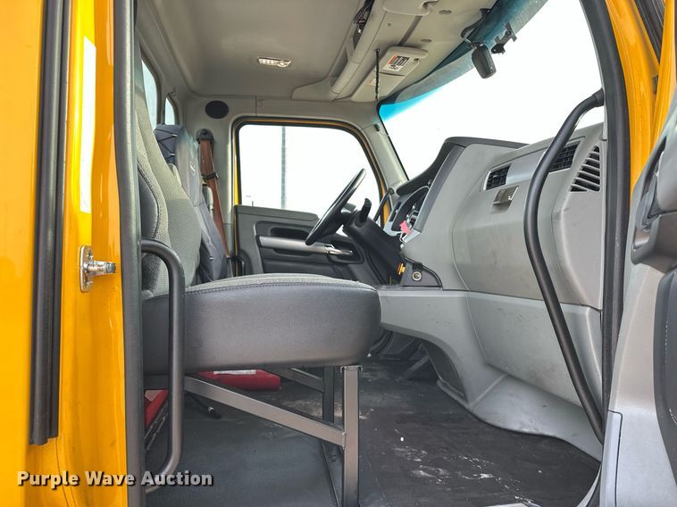 image for item ER4864 2021 Kenworth T680 semi truck