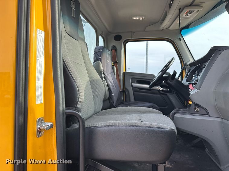 image for item ER4864 2021 Kenworth T680 semi truck