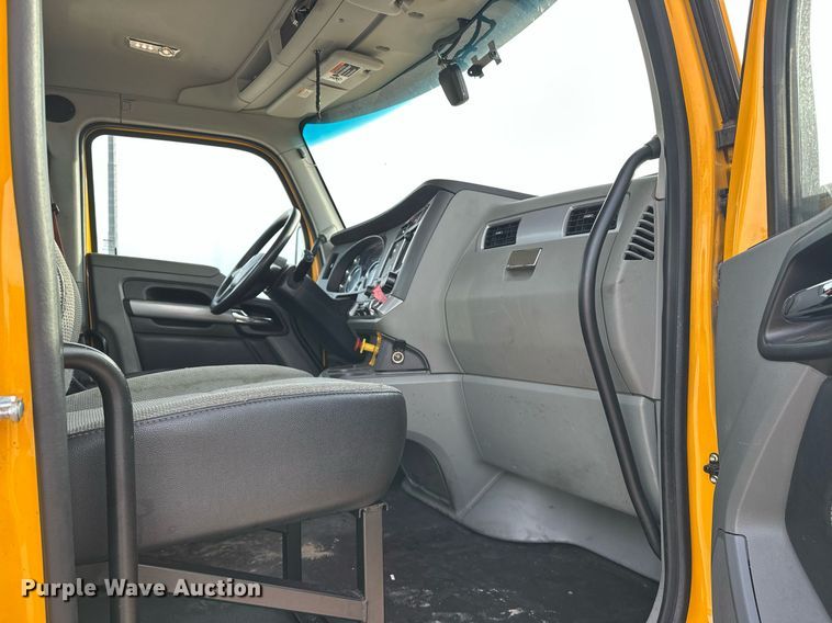 image for item ER4864 2021 Kenworth T680 semi truck