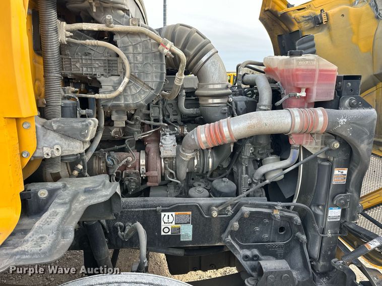 image for item ER4864 2021 Kenworth T680 semi truck