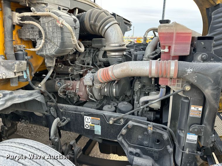 image for item ER4864 2021 Kenworth T680 semi truck