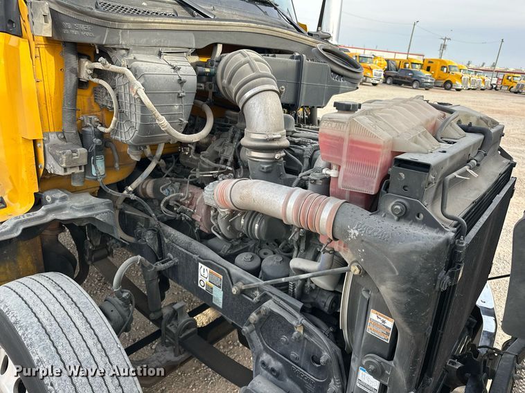 image for item ER4864 2021 Kenworth T680 semi truck