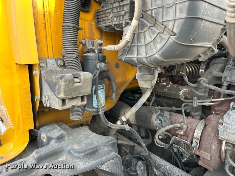 image for item ER4864 2021 Kenworth T680 semi truck