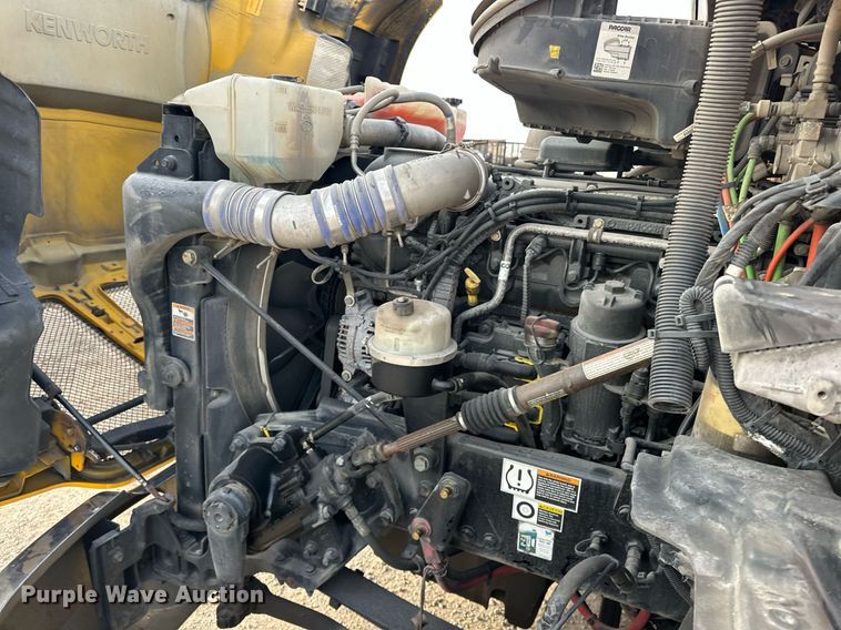 image for item ER4864 2021 Kenworth T680 semi truck