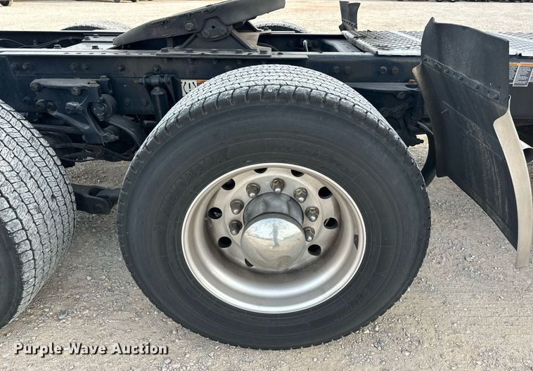 image for item ER4864 2021 Kenworth T680 semi truck