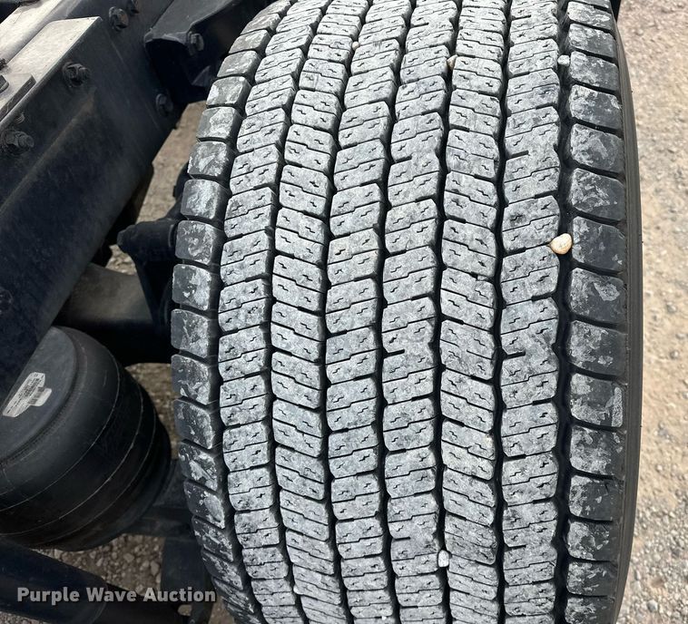 image for item ER4864 2021 Kenworth T680 semi truck