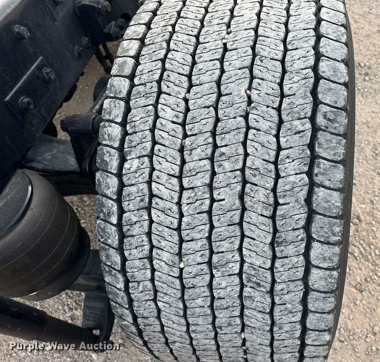 image for item ER4864 2021 Kenworth T680 semi truck