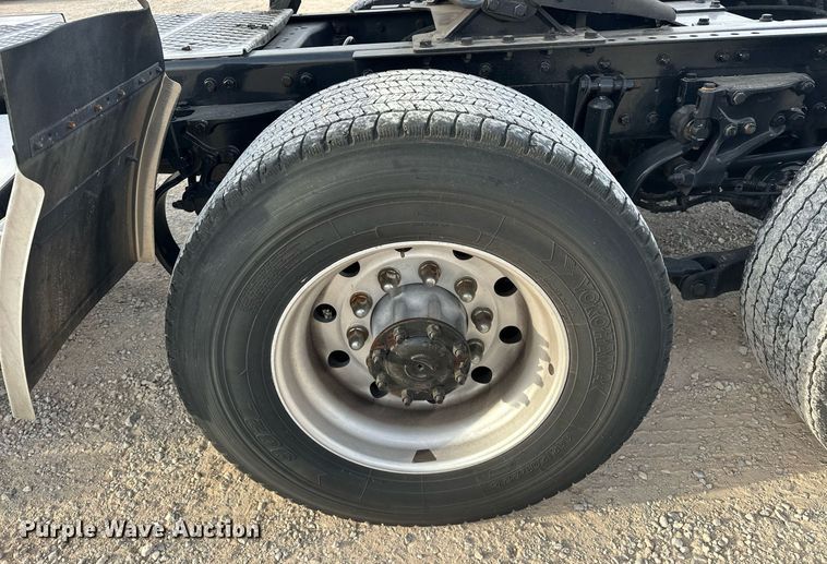 image for item ER4864 2021 Kenworth T680 semi truck