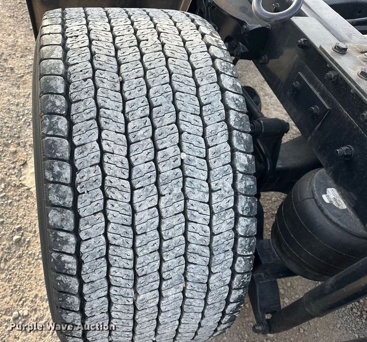 image for item ER4864 2021 Kenworth T680 semi truck