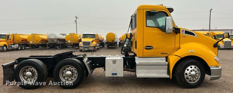 image for item ER4865 2022 Kenworth T680 semi truck