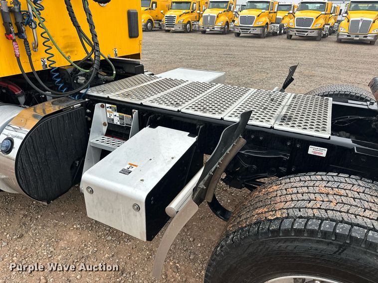 image for item ER4865 2022 Kenworth T680 semi truck