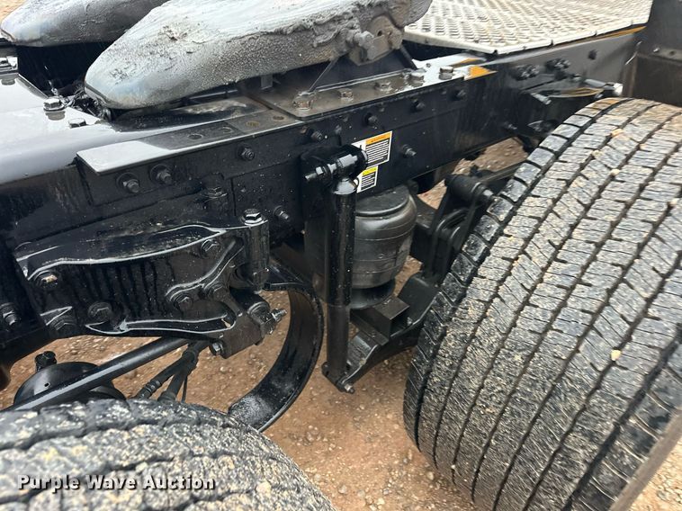 image for item ER4865 2022 Kenworth T680 semi truck