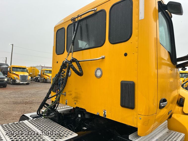 image for item ER4865 2022 Kenworth T680 semi truck