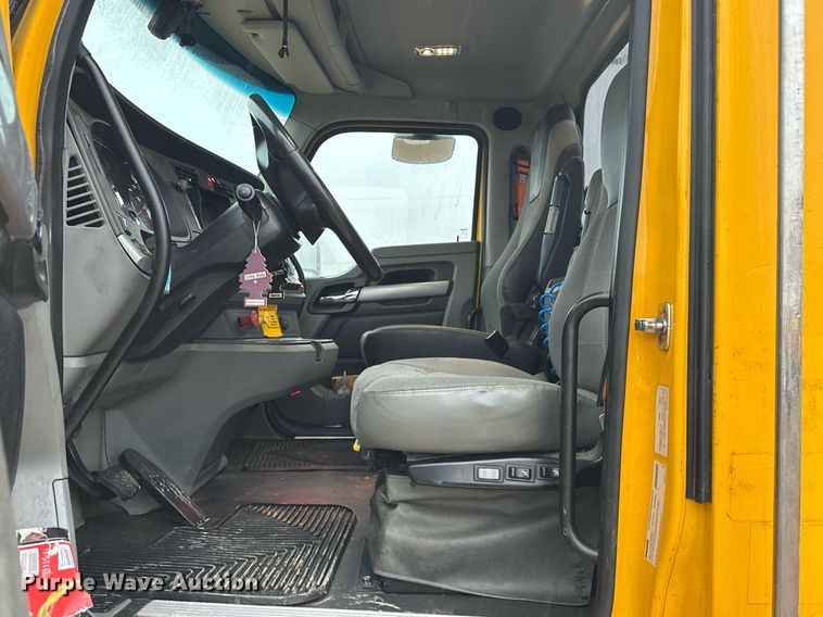 image for item ER4865 2022 Kenworth T680 semi truck