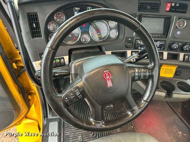 image for item ER4865 2022 Kenworth T680 semi truck