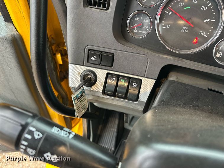 image for item ER4865 2022 Kenworth T680 semi truck