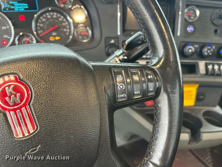 image for item ER4865 2022 Kenworth T680 semi truck