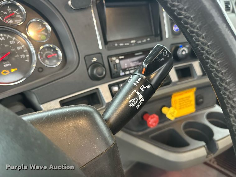 image for item ER4865 2022 Kenworth T680 semi truck