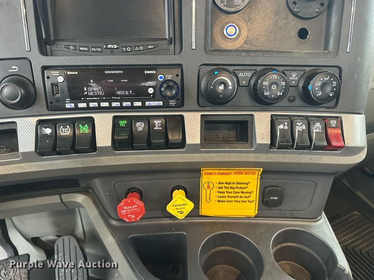 image for item ER4865 2022 Kenworth T680 semi truck