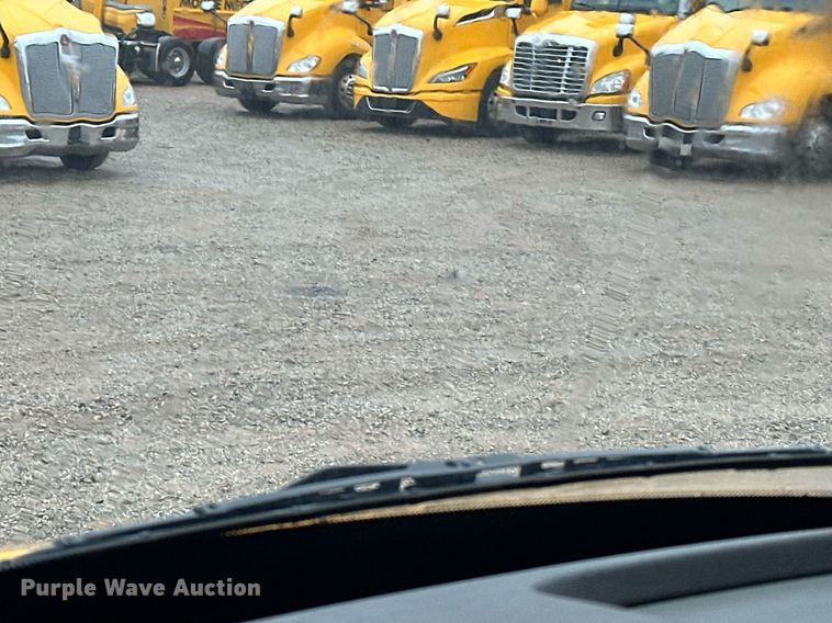 image for item ER4865 2022 Kenworth T680 semi truck