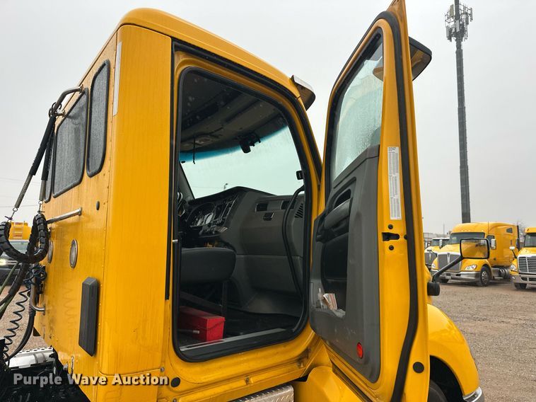 image for item ER4865 2022 Kenworth T680 semi truck