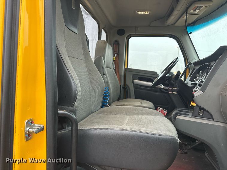 image for item ER4865 2022 Kenworth T680 semi truck