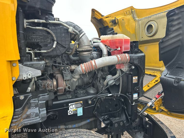 image for item ER4865 2022 Kenworth T680 semi truck