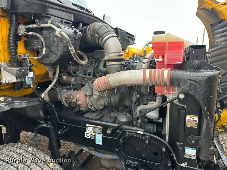 image for item ER4865 2022 Kenworth T680 semi truck