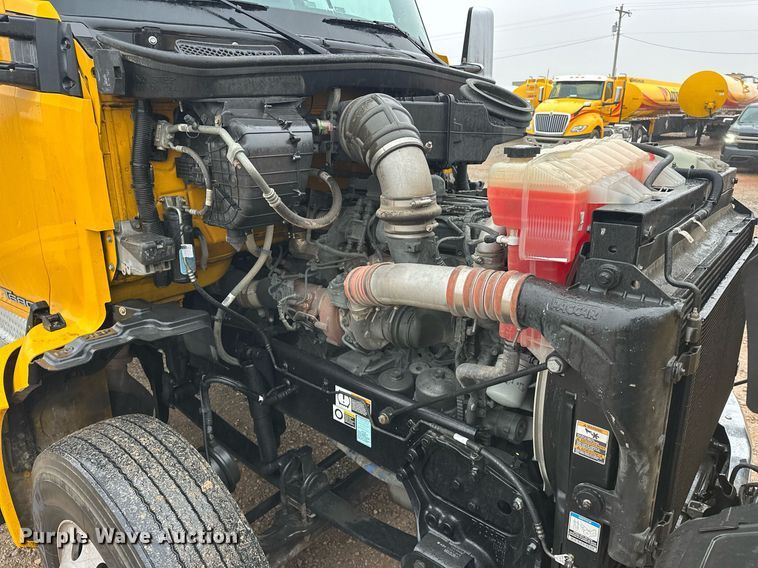 image for item ER4865 2022 Kenworth T680 semi truck