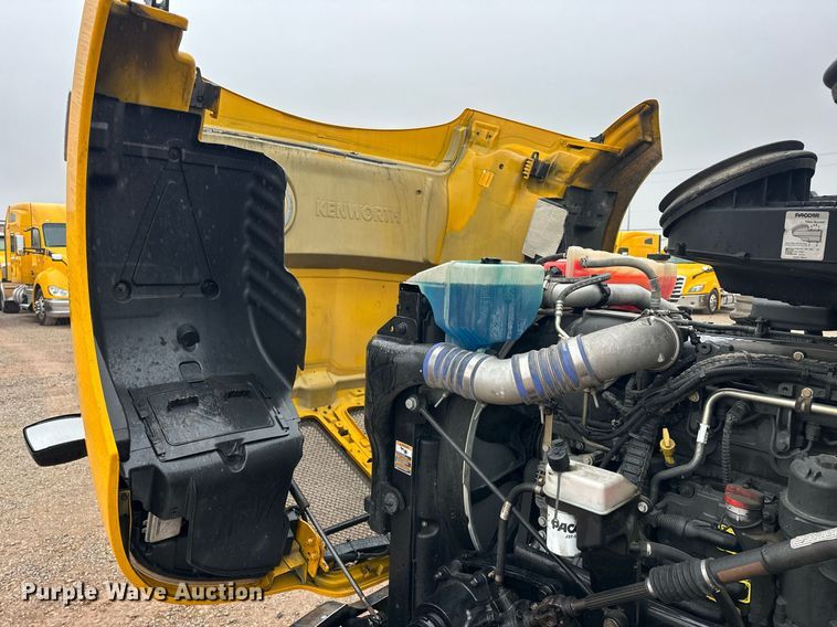image for item ER4865 2022 Kenworth T680 semi truck