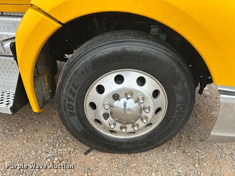 image for item ER4865 2022 Kenworth T680 semi truck