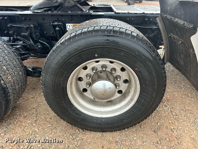 image for item ER4865 2022 Kenworth T680 semi truck