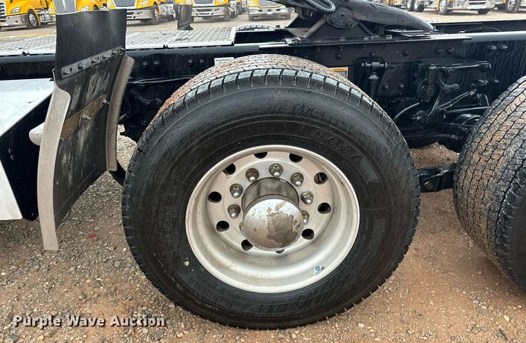 image for item ER4865 2022 Kenworth T680 semi truck