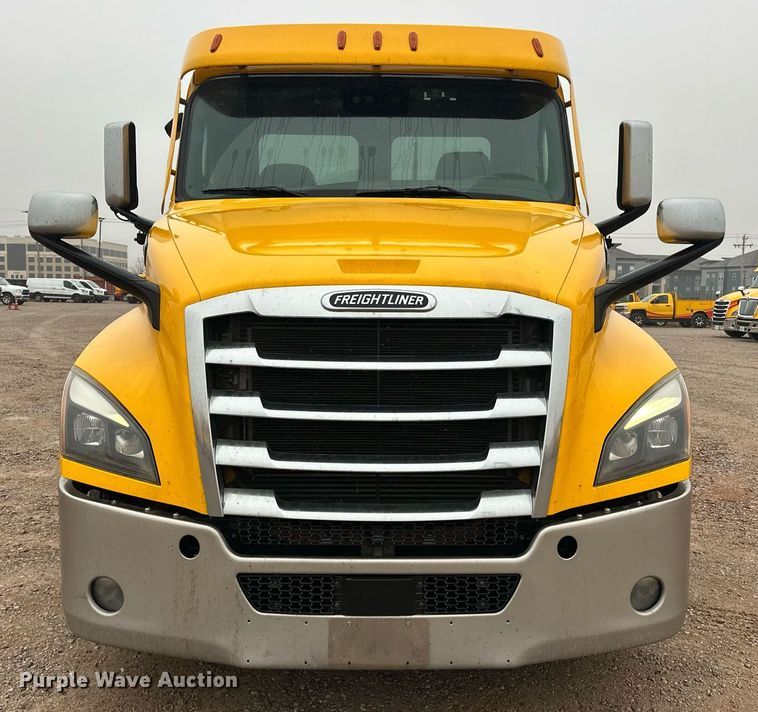 image for item ER4866 2022 Freightliner Cascadia 126 semi truck