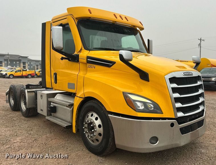 image for item ER4866 2022 Freightliner Cascadia 126 semi truck