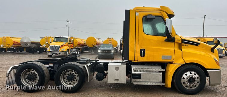 image for item ER4866 2022 Freightliner Cascadia 126 semi truck