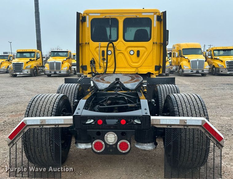 image for item ER4866 2022 Freightliner Cascadia 126 semi truck