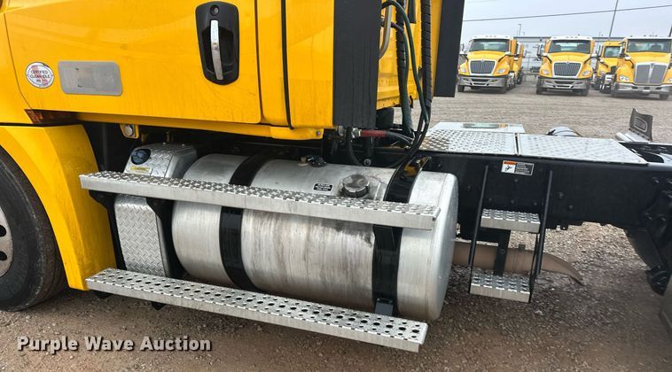 image for item ER4866 2022 Freightliner Cascadia 126 semi truck