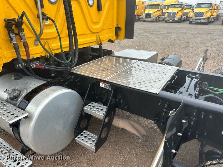 image for item ER4866 2022 Freightliner Cascadia 126 semi truck