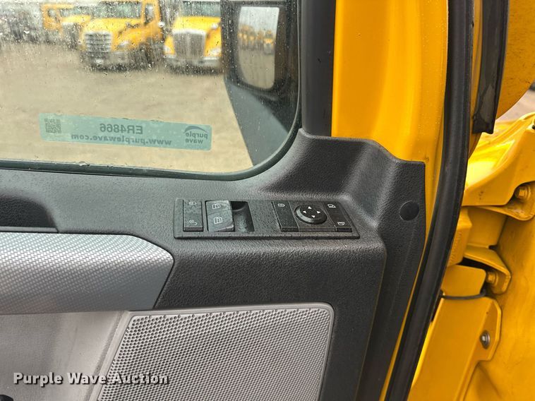 image for item ER4866 2022 Freightliner Cascadia 126 semi truck